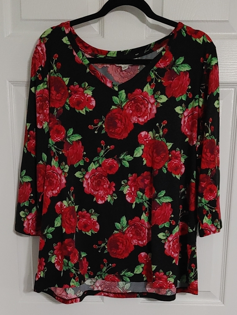 The Pioneer Woman XL Black Long-Sleeve Top with Red Rose Print